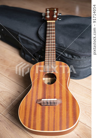 Concert ukulele and semi-hard case Concert ukulele and semi-hard case 91714054