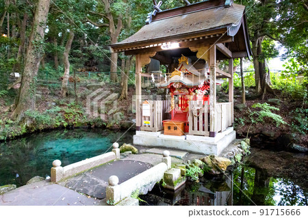 Benzaiten and spring water 91715666