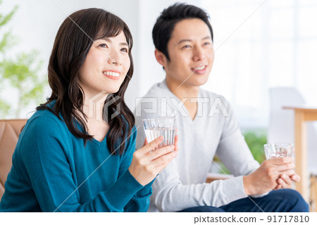 Couple / Family / Couple / Living / Lifestyle Couple / Family / Couple / Living / Lifestyle 91717810