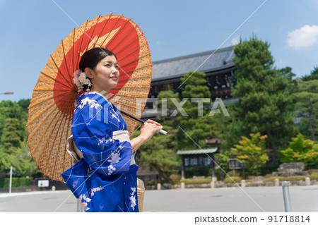 Kimono woman enjoying a trip to Kyoto 91718814