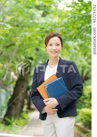 Business person fresh green Business person fresh green 91725152