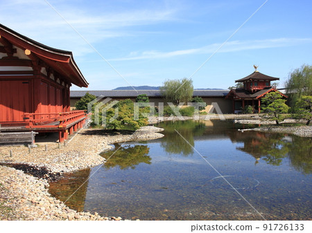 Toin Garden is said to have held ceremonies and banquets by the imperial family restored to the site of the Nara Heijo Palace, a World Heritage Site. 91726133