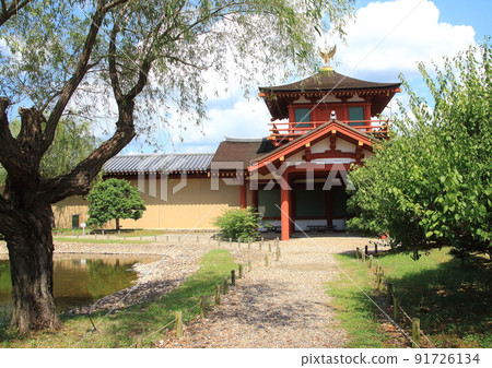 Toin Garden is said to have held ceremonies and banquets by the imperial family restored to the site of the Nara Heijo Palace, a World Heritage Site. 91726134