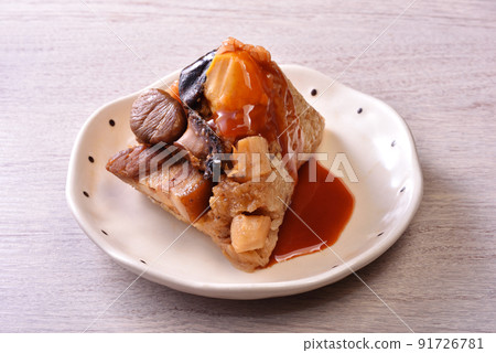 Rice dumpling with abalone and scallop 91726781