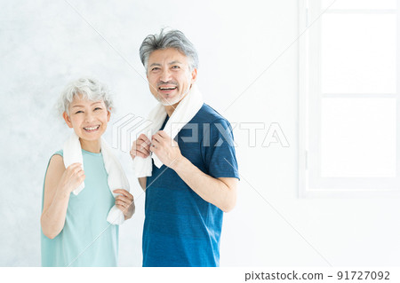 Senior couple exercising (sports / health / healthcare) 91727092