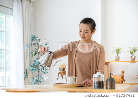 Lifestyle image of middle women Lifestyle image of middle women 91727451