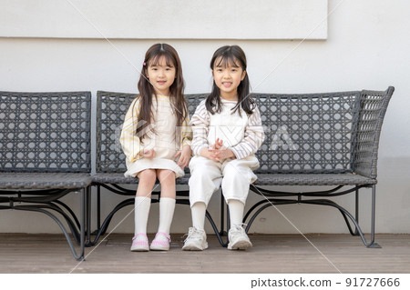 girl child lifestyle friendship 91727666