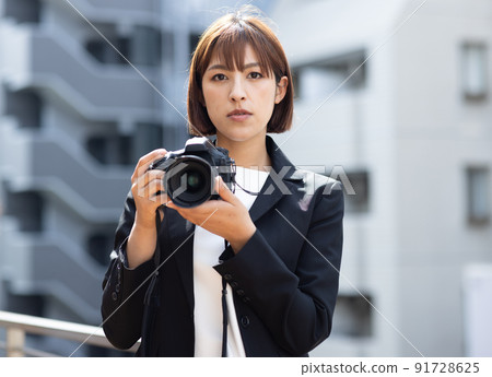 攝影師在戶外拍攝 91728625