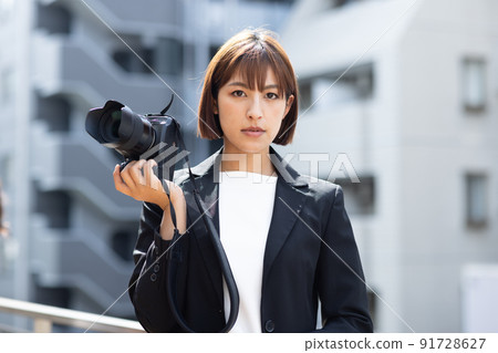 Cameraman shooting outdoors Cameraman shooting outdoors 91728627