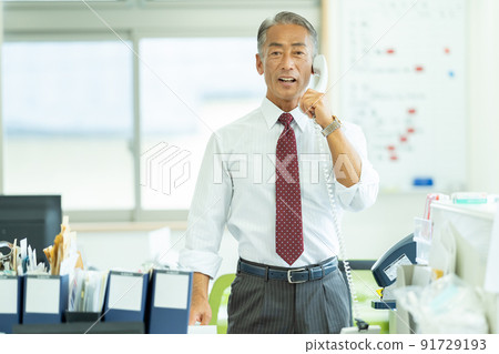 Businessman senior man Businessman senior man 91729193