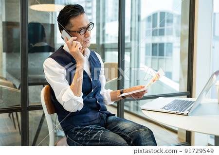 Businessman middle man shooting cooperation: ＋ SHIFT NOGIZAKA 91729549