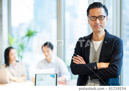 Businessman middle man shooting cooperation: ＋ SHIFT NOGIZAKA 91729554