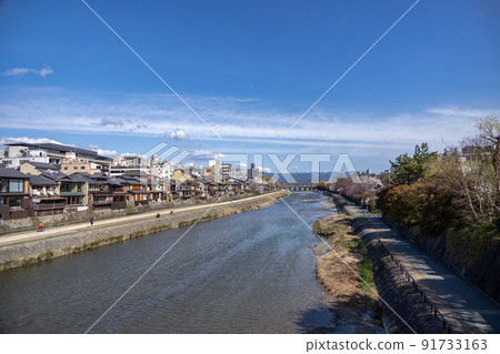 卡莫河在春天 91733163