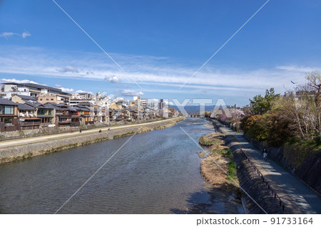 卡莫河在春天 91733164