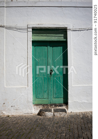 Green door to the white house, Spain 91740025