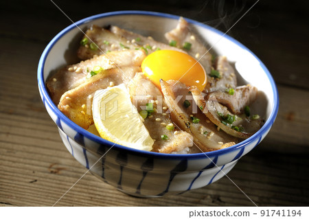 Hot pork bowl with cut lemon and egg yolk, grilled meat bowl 91741194
