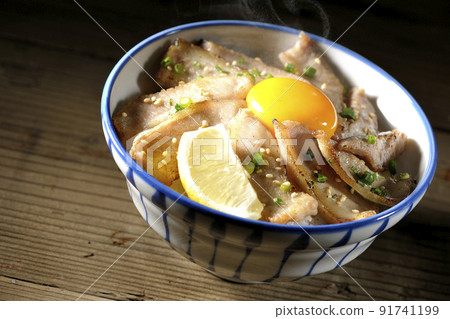 Hot pork bowl with cut lemon and egg yolk, grilled meat bowl 91741199