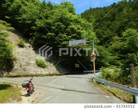 The road to the Tsurugisan Super Forest Road. The road to the Tsurugisan Super Forest Road. 91743552