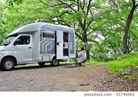 Solo can girls who enjoy auto camp easily with a camper 91748062