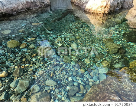 Clear water Clear water 91750084