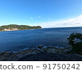 Beautiful blue sky and sea 91750242
