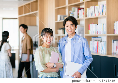 Men and women of college students walking on campus Men and women of college students walking on campus 91751246