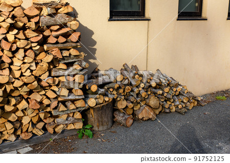 A lot of firewood piled up 91752125