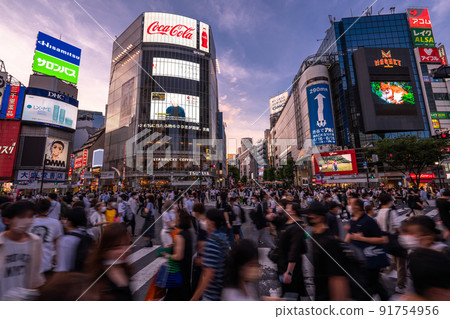  "Tokyo" Shibuya station square, scramble intersection 91754956