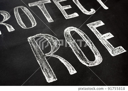 A sign that says Protect ROE. Demonstrators' poster. Women and their rights. 91755818