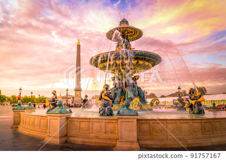Fountain on Concorde Square and Obelisk 91757167