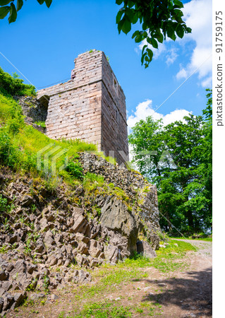 Kumburk Castle Ruins on sunny summer day 91759175