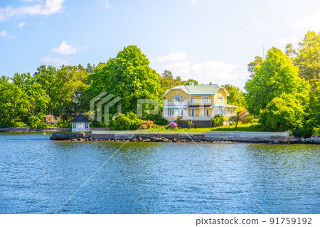 Residential house on scandinavian coastline 91759192