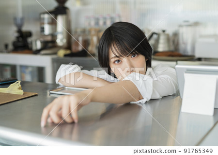 咖啡廳女員工 91765349