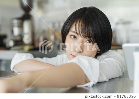 咖啡廳女員工 91765350