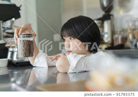 咖啡廳女員工 咖啡廳女員工 91765375