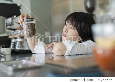 咖啡廳女員工 91765376