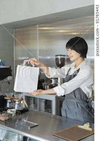 女員工移交咖啡廳產品 女員工移交咖啡廳產品 91765443