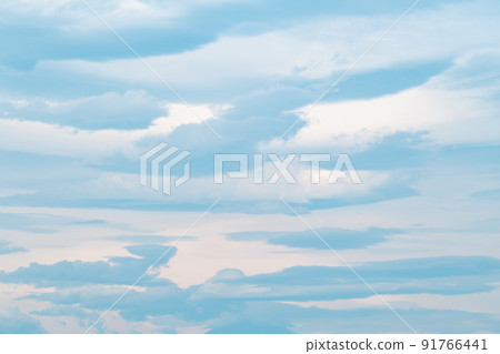 在 b-2 層中重疊的雲的背景材料 淺色調 在 b-2 層中重疊的雲的背景材料 淺色調 91766441