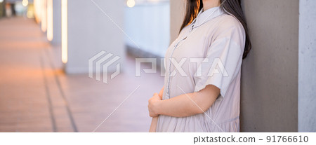 一個穿著裙子的女人 一個穿著裙子的女人 91766610
