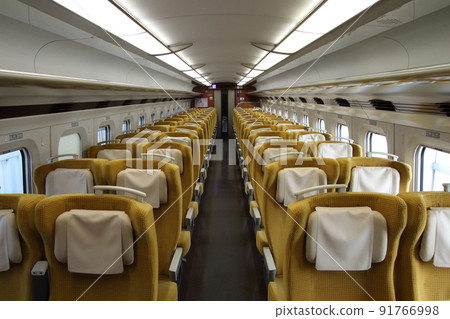 Akita Shinkansen E6 series (regular car reserved seat: in the train) 91766998
