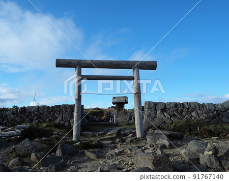 藍天和鳥居 91767140