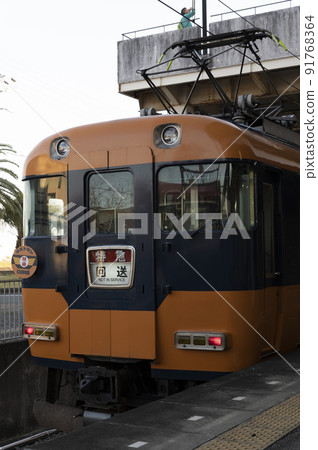 12200 series snack car (Shimaisobe) stopped on the detention line 91768364