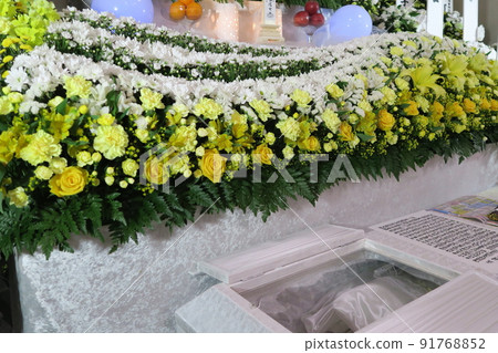 Fashionable flower altar 91768852