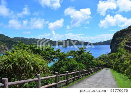 Sakaiura Beach where the white sand beach of Chichijima spreads in the Ogasawara Islands 91770076