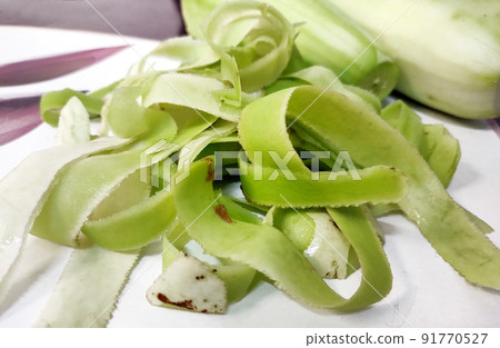 Bottle gourd peels on the table 91770527