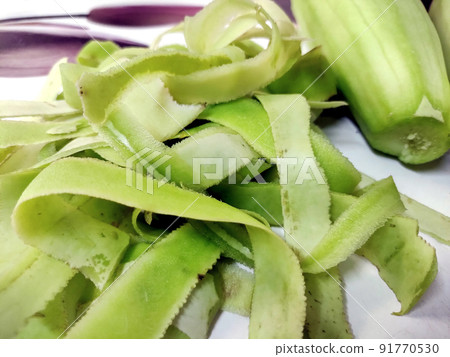 Bottle gourd peels on the table 91770530