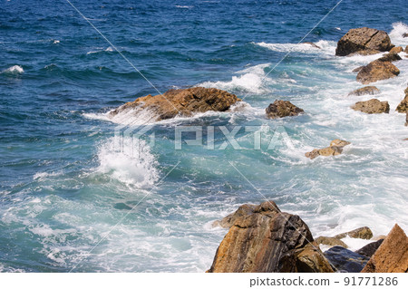 山陰地區崎嶇的海景 91771286
