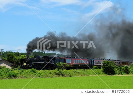 Banetsu Monogatari on the Ban-Etsusai Line, which runs through the paddy fields with black smoke 91772005