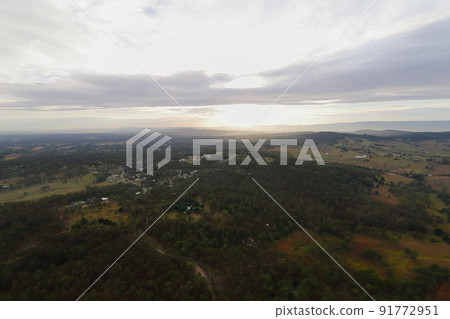 在熱氣球之旅中從空中欣賞壯觀的景色 91772951