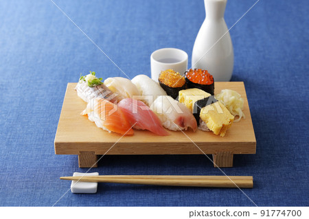 清酒和美味的握壽司 91774700